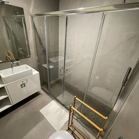 Cc Downtown Palace - F