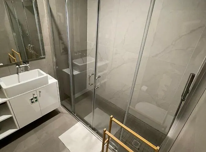 Cc Downtown Palace - F