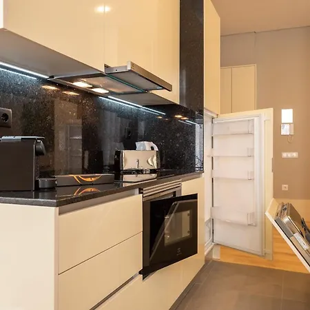 Cc Downtown Palace - F